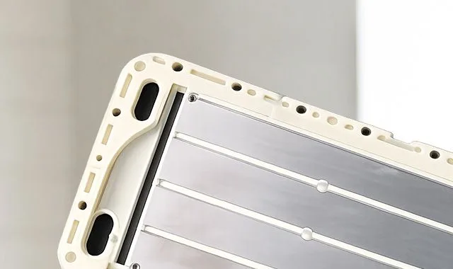 Detail titanových elektrod s platinovou vrstvou přístroje K8